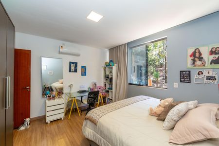 Casa de condomínio à venda com 5000m², 5 quartos e 4 vagas Casa de condomínio à venda com 5000m², 5 quartos e 4 vagasQuarto 1