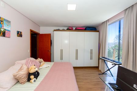 Casa de condomínio à venda com 5000m², 5 quartos e 4 vagas Casa de condomínio à venda com 5000m², 5 quartos e 4 vagasQuarto 2