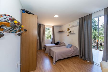 Casa de condomínio à venda com 5000m², 5 quartos e 4 vagas Casa de condomínio à venda com 5000m², 5 quartos e 4 vagasSuíte 2