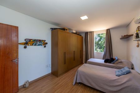 Casa de condomínio à venda com 5000m², 5 quartos e 4 vagas Casa de condomínio à venda com 5000m², 5 quartos e 4 vagasSuíte 2
