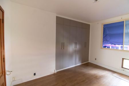 Apartamento à venda com 90m², 2 quartos e 1 vaga Apartamento à venda com 90m², 2 quartos e 1 vagaSuíte