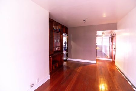 Sala de apartamento à venda com 2 quartos, 90m² em Icaraí, Niterói