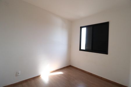 Quarto 2 de apartamento para alugar com 2 quartos, 48m² em Novo Mundo, Uberlândia