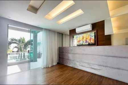 Casa de condomínio à venda com 240m², 4 quartos e 2 vagas