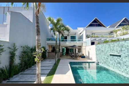 Casa de condomínio à venda com 240m², 4 quartos e 2 vagas