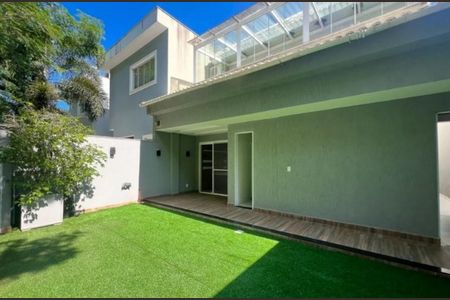 Casa de condomínio à venda com 240m², 4 quartos e 2 vagas