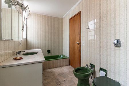 Apartamento à venda com 240m², 4 quartos e 2 vagasBanheiro da Suíte