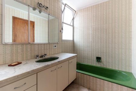 Apartamento à venda com 240m², 4 quartos e 2 vagasBanheiro da Suíte