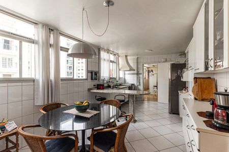 Apartamento à venda com 240m², 4 quartos e 2 vagasCozinha