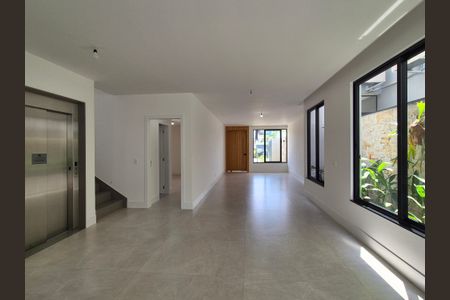 Sala de casa de condomínio à venda com 5 quartos, 440m² em Vargem Grande, Rio de Janeiro