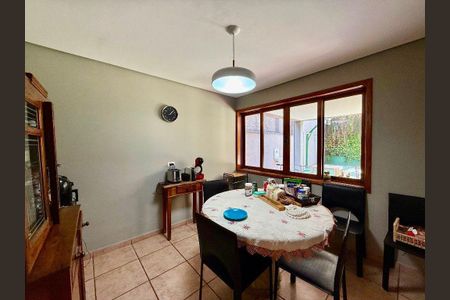 Casa à venda com 4 quartos, 316m² em Vila Madalena, São Paulo