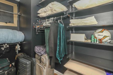 Apartamento à venda com 161m², 3 quartos e 3 vagasCloset da suíte 2