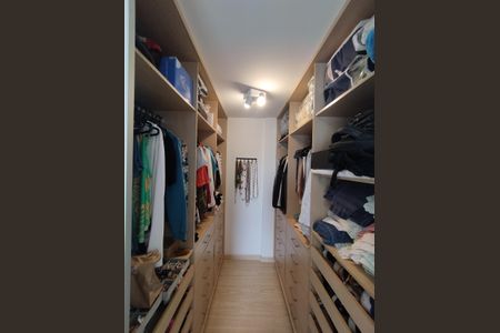 Apartamento à venda com 104m², 3 quartos e 2 vagas Apartamento à venda com 104m², 3 quartos e 2 vagasCloset da suíte