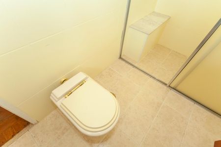 Casa à venda com 420m², 4 quartos e 6 vagasBanheiro da Suíte 1