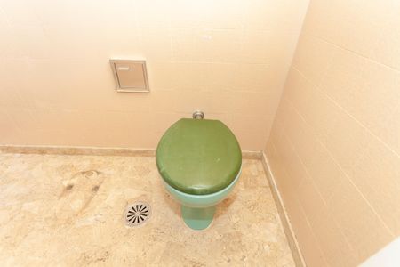 Casa à venda com 420m², 4 quartos e 6 vagasBanheiro da Suíte 2