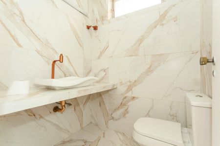 Casa à venda com 420m², 4 quartos e 6 vagasLavabo