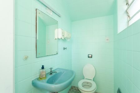 Casa à venda com 420m², 4 quartos e 6 vagasBanheiro da Piscina