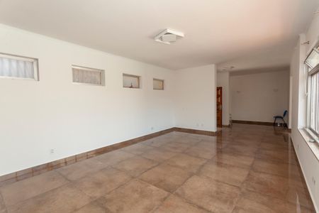 Casa à venda com 420m², 4 quartos e 6 vagasSala