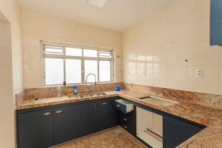 Casa à venda com 420m², 4 quartos e 6 vagasCozinha