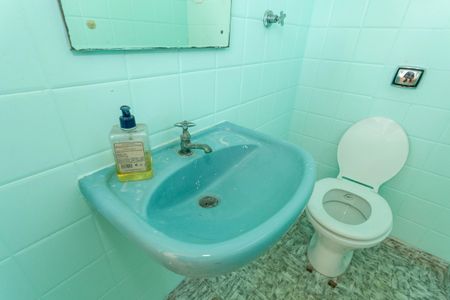 Casa à venda com 420m², 4 quartos e 6 vagasBanheiro da Piscina