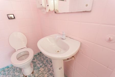 Casa à venda com 420m², 4 quartos e 6 vagasBanheiro da Piscina