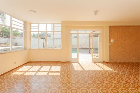 Casa à venda com 420m², 4 quartos e 6 vagasÁrea comum - Piscina