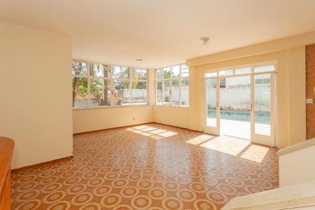 Casa à venda com 420m², 4 quartos e 6 vagasÁrea comum - Piscina