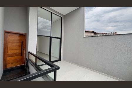 Casa à venda com 125m², 3 quartos e 2 vagas Casa à venda com 125m², 3 quartos e 2 vagasVaranda