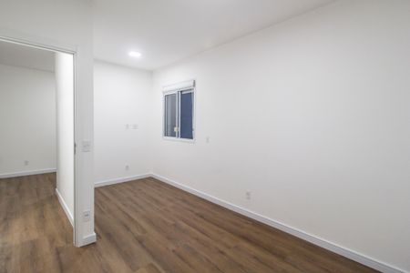 Quarto de apartamento à venda com 1 quarto, 42m² em Jardim Tupanci, Barueri