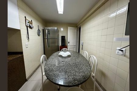 Apartamento à venda com 4 quartos, 218m² em Icaraí, Niterói