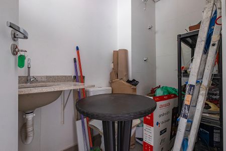Banheiro de kitnet/studio à venda com 1 quarto, 24m² em Vila Madalena, São Paulo