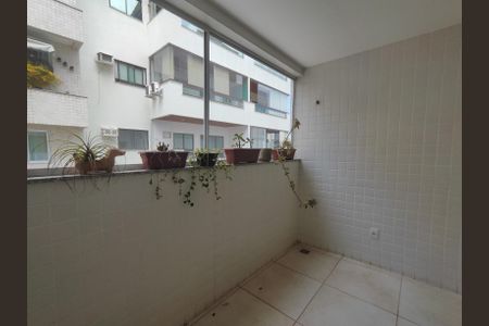 Apartamento à venda com 90m², 3 quartos e 2 vagas Apartamento à venda com 90m², 3 quartos e 2 vagasVaranda
