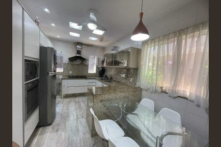 Casa à venda com 5 quartos, 278m² em Recreio dos Bandeirantes, Rio de Janeiro