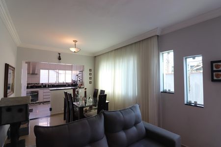 Casa para alugar com 125m², 2 quartos e 2 vagasSala