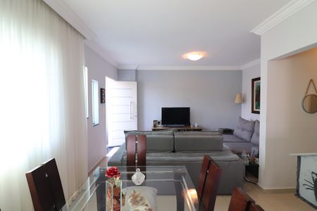 Casa para alugar com 125m², 2 quartos e 2 vagasSala