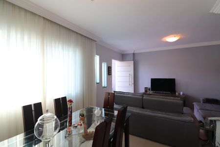 Casa para alugar com 125m², 2 quartos e 2 vagasSala