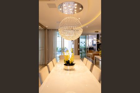 Casa de condomínio à venda com 460m², 5 quartos e 4 vagas Casa de condomínio à venda com 460m², 5 quartos e 4 vagasSala 3