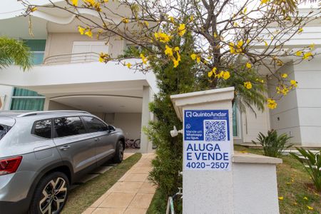 Casa de condomínio à venda com 460m², 5 quartos e 4 vagas Casa de condomínio à venda com 460m², 5 quartos e 4 vagasPlaca