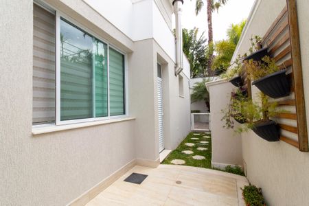 Casa de condomínio à venda com 460m², 5 quartos e 4 vagas Casa de condomínio à venda com 460m², 5 quartos e 4 vagasÁrea de Serviço