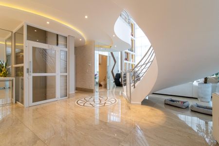 Casa de condomínio à venda com 460m², 5 quartos e 4 vagas Casa de condomínio à venda com 460m², 5 quartos e 4 vagasSala 1