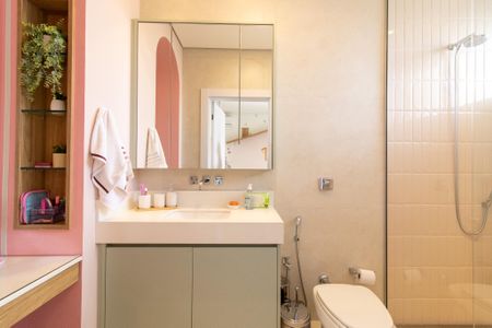 Casa de condomínio à venda com 460m², 5 quartos e 4 vagas Casa de condomínio à venda com 460m², 5 quartos e 4 vagasBanheiro da Suíte 3