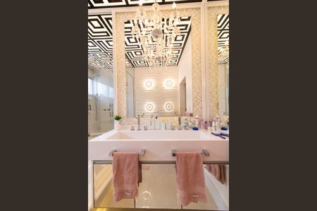 Casa de condomínio à venda com 460m², 5 quartos e 4 vagas Casa de condomínio à venda com 460m², 5 quartos e 4 vagasBanheiro da Suíte 1