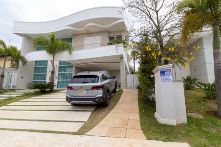Casa de condomínio à venda com 460m², 5 quartos e 4 vagas Casa de condomínio à venda com 460m², 5 quartos e 4 vagasPlaca