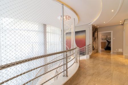 Casa de condomínio à venda com 460m², 5 quartos e 4 vagas Casa de condomínio à venda com 460m², 5 quartos e 4 vagasCorredor