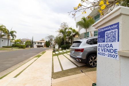 Casa de condomínio à venda com 460m², 5 quartos e 4 vagas Casa de condomínio à venda com 460m², 5 quartos e 4 vagasPlaca