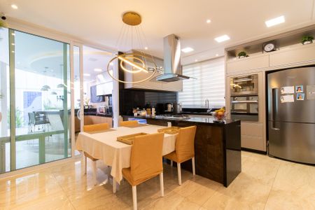 Casa de condomínio à venda com 460m², 5 quartos e 4 vagas Casa de condomínio à venda com 460m², 5 quartos e 4 vagasCozinha