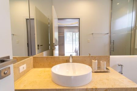 Casa de condomínio à venda com 460m², 5 quartos e 4 vagas Casa de condomínio à venda com 460m², 5 quartos e 4 vagasBanheiro da Suíte 4