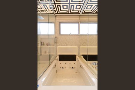 Casa de condomínio à venda com 460m², 5 quartos e 4 vagas Casa de condomínio à venda com 460m², 5 quartos e 4 vagasBanheiro da Suíte 1