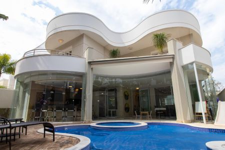 Casa de condomínio à venda com 460m², 5 quartos e 4 vagas Casa de condomínio à venda com 460m², 5 quartos e 4 vagasPiscina