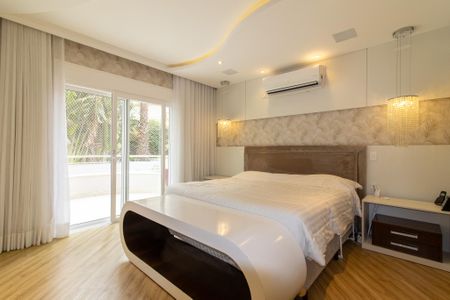 Casa de condomínio à venda com 460m², 5 quartos e 4 vagas Casa de condomínio à venda com 460m², 5 quartos e 4 vagasSuíte 1